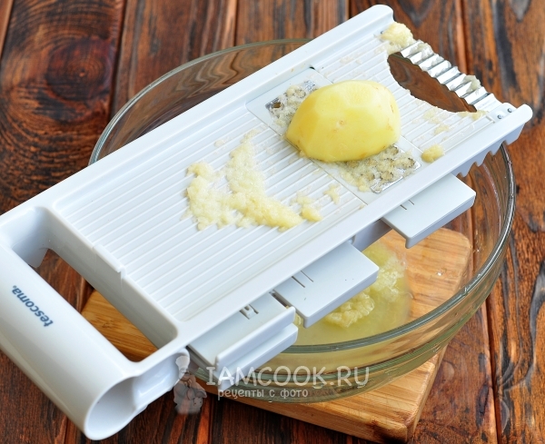 Потереть картофель на терке