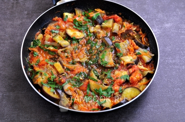 Положить сельдерей