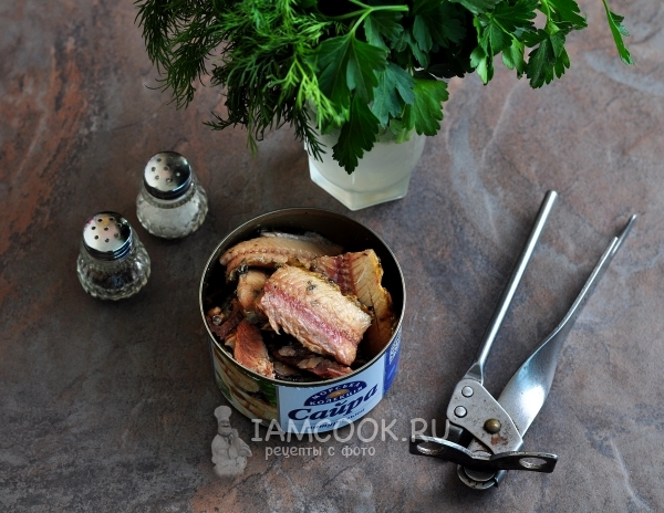 Открыть банку с сайрой