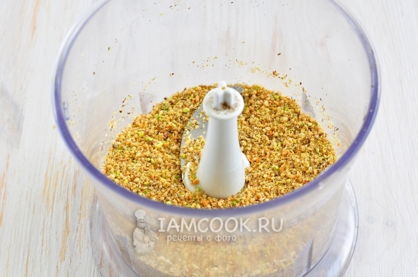 Измельчить ингредиенты блендером