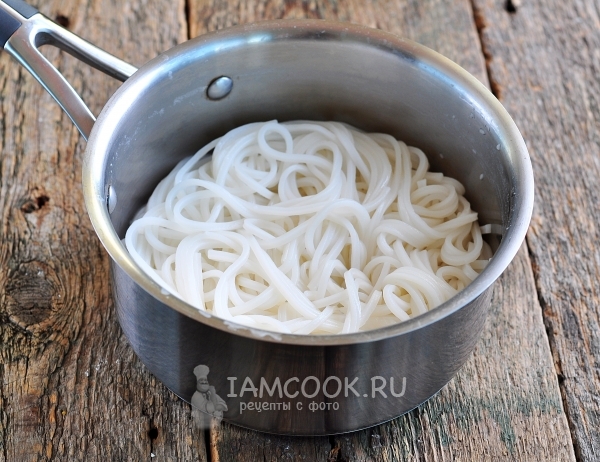Сварить лапшу