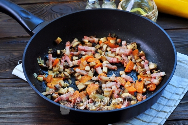 Положить грибы