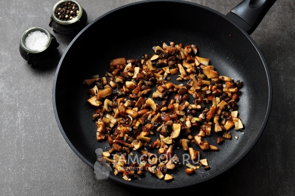 Обжарить грибы