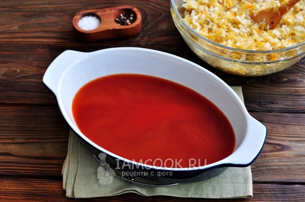 Смешать томатный соус с водой