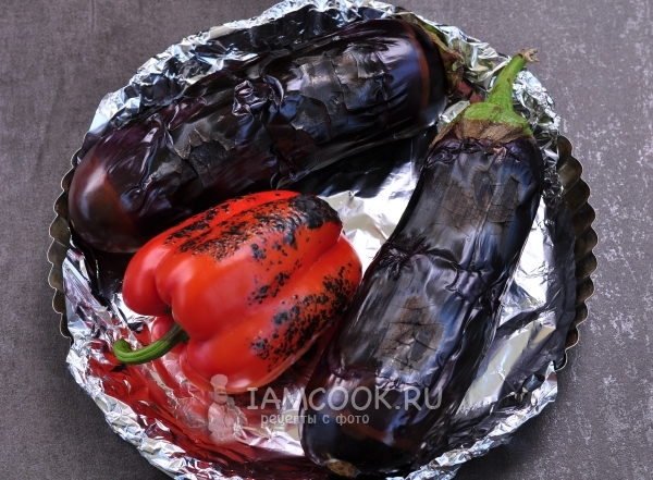 Запечь баклажаны и перец