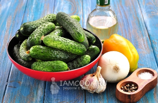 Ингредиенты для хрустящих маринованных огурцов на зиму в банках