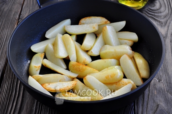 Обжарить картофель