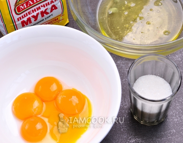 Отделить желтки от белков