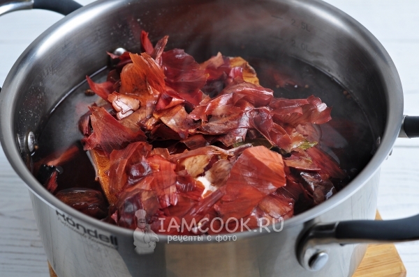 Накрыть сало шелухой