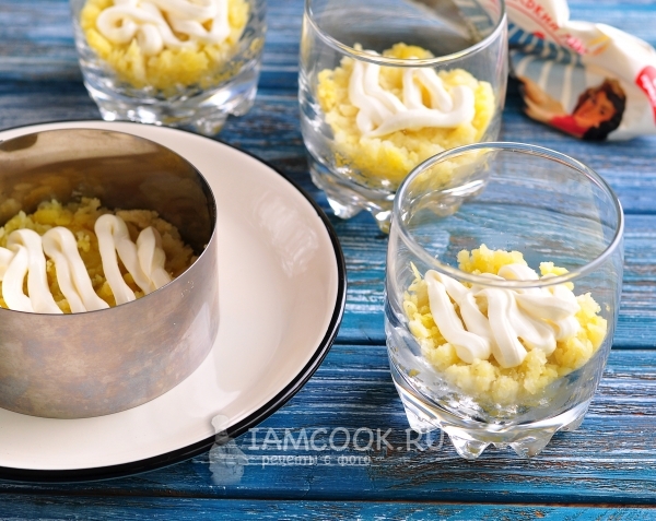 Полить картофель майонезом