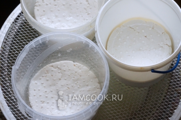 Дать стечь лишней сыворотке