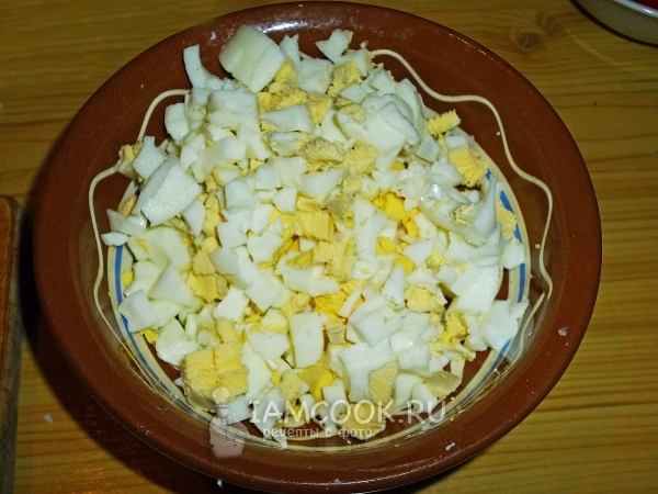 Порезать яйца