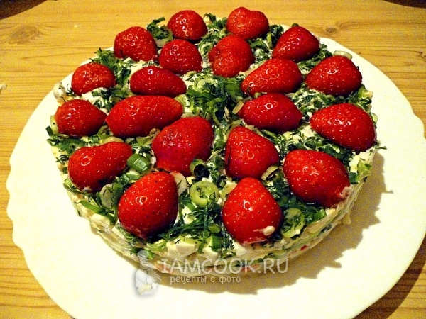 Рецепт салата «Клубничная грядка»