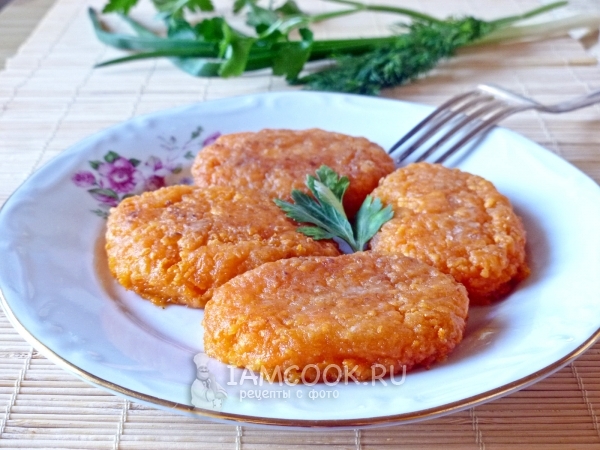 Фото постных морковных котлет с манкой