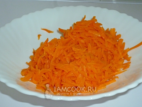 Натереть морковь