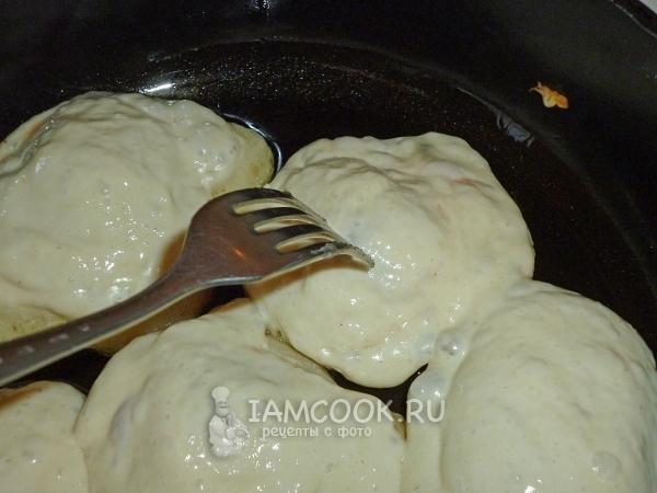 Залить абрикосы тестом