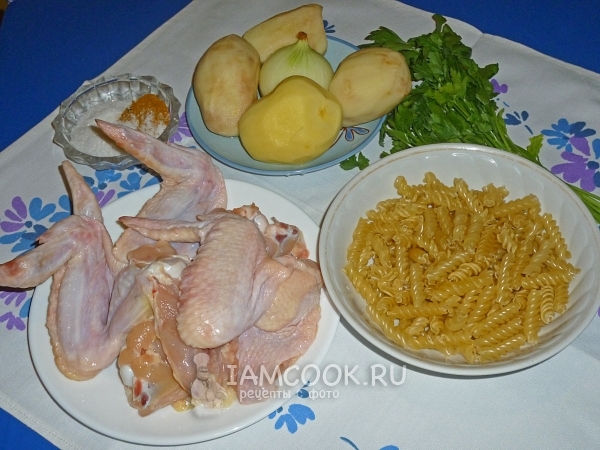 Ингредиенты для приготовления куриного супа из крылышек