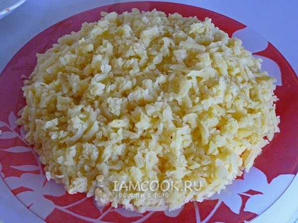 Разровнять слой картофеля