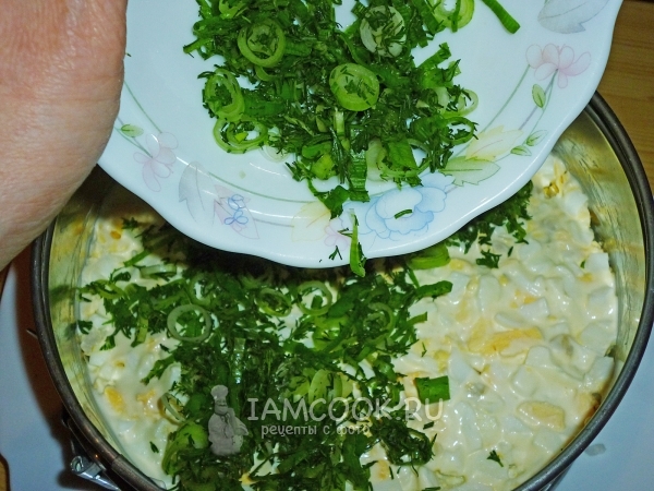 Посыпать зеленью