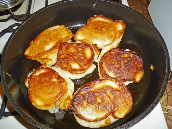 Пожарить пирожки