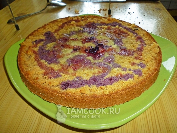 Полить корж сиропом