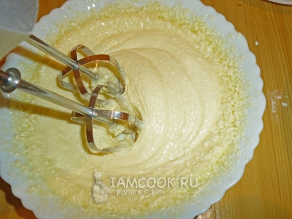 Всыпать сахар и взбить