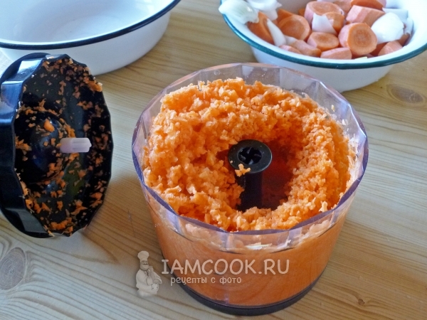 Измельчить морковь