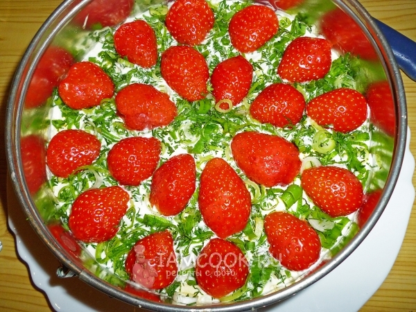 Выложить клубнику