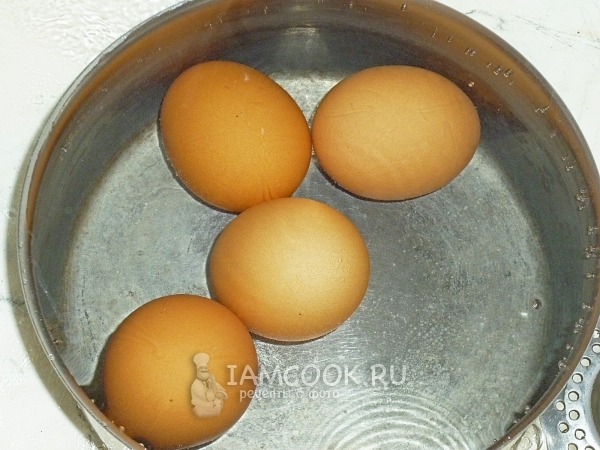 Отварить яйца