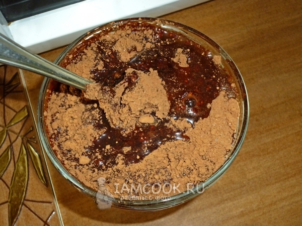 Влить сироп из абрикосов