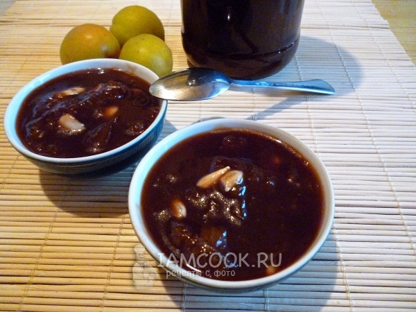 Фото абрикосового варенья с какао и сливочным маслом