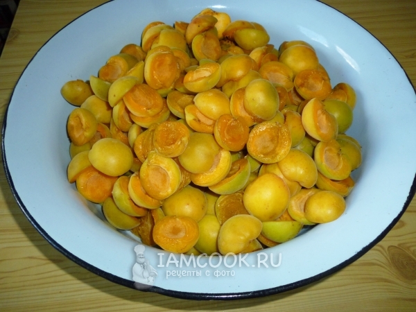 Удалить из абрикосов косточки