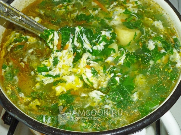 Влить в суп яйца