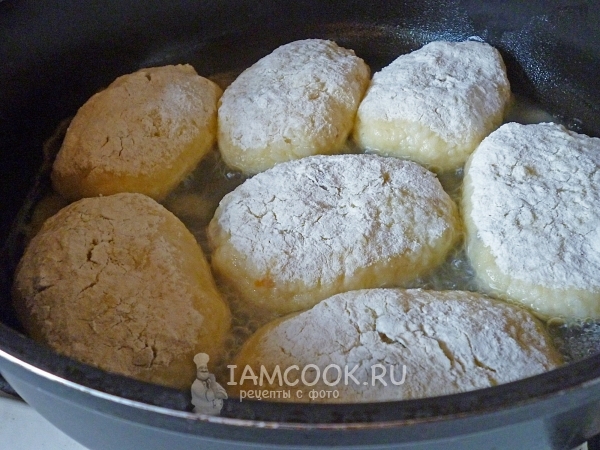 Жарим рисовые пирожки