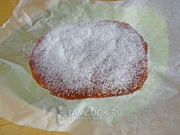 Посыпать сахарной пудрой