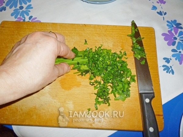 Измельчаем зелень