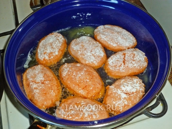 Пожарить котлеты на сковороде