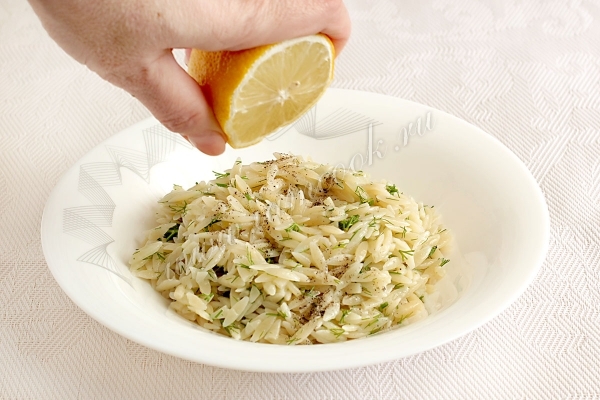 Добавить лимонный сок