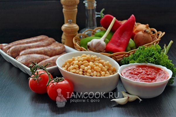 Ингредиенты для колбасок с фасолью в томатном соусе