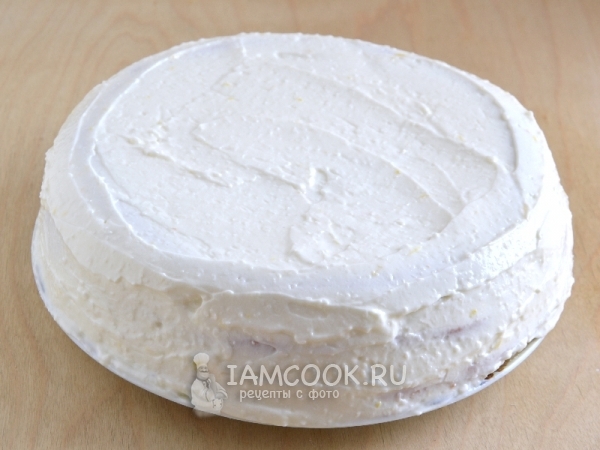 Торт собрать и обмазать кремом
