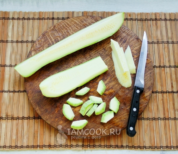 Порезать кабачки