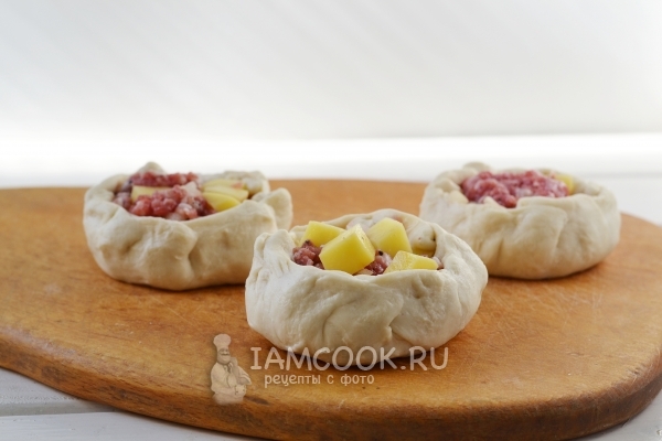 Защипнуть края теста