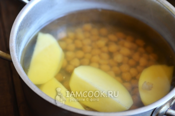 Положить картофель к нуту