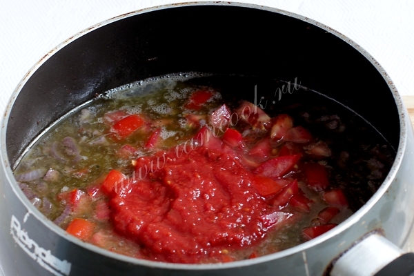 Помидоры тушим с мясом