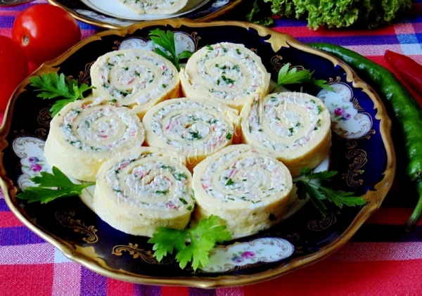 Рулет яичный с плавленным сыром