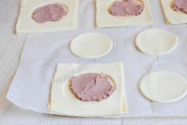 Смазать паштетом