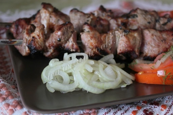 Маринование лука к шашлыку