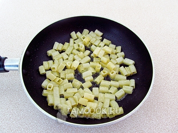 Обжарка макарон на сковороде