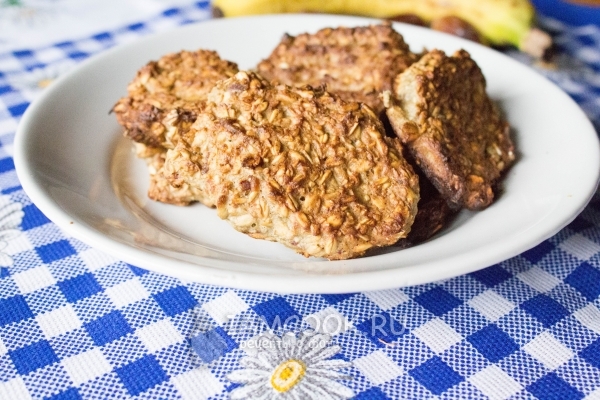 Готовое овсяное печенье с бананом