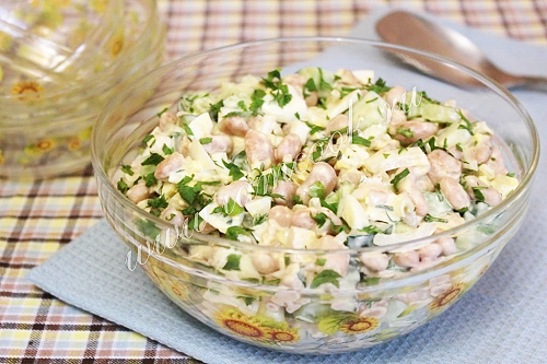 Куриный салат с фасолью